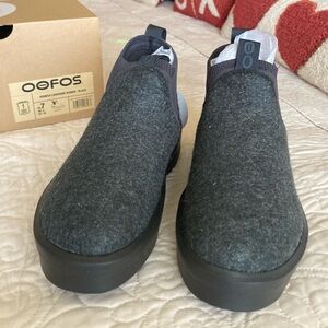 OOFOS Oomega Londoner Women's Black booties